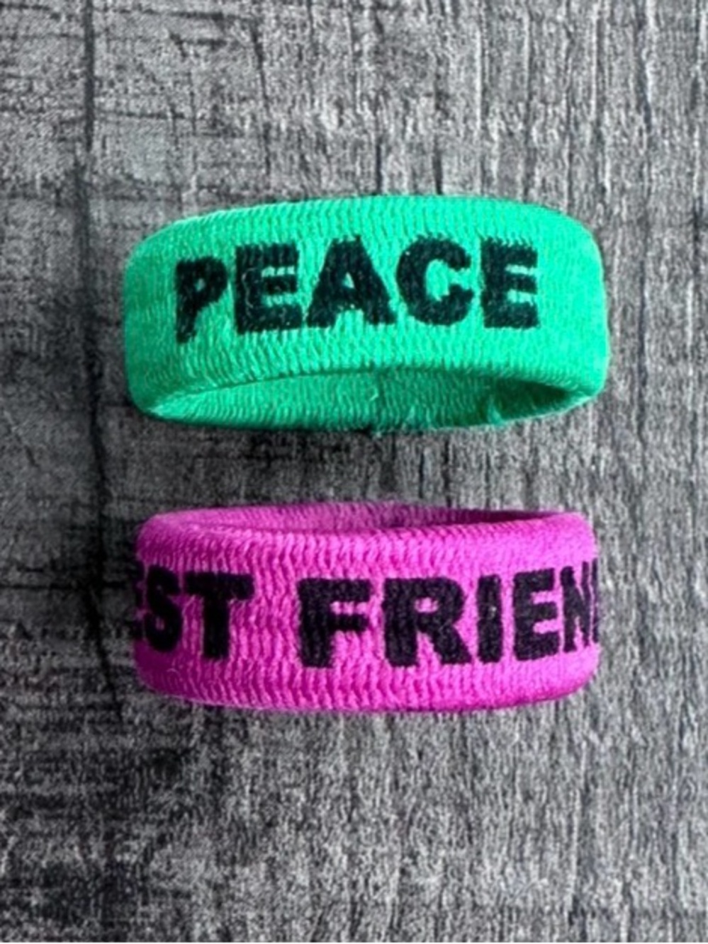 💞 Set of a 2 Kids Pink & Green Peace & Elastic Rings